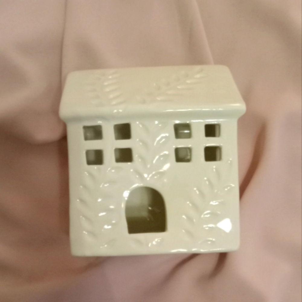 Ashland Decorative Ceramic House